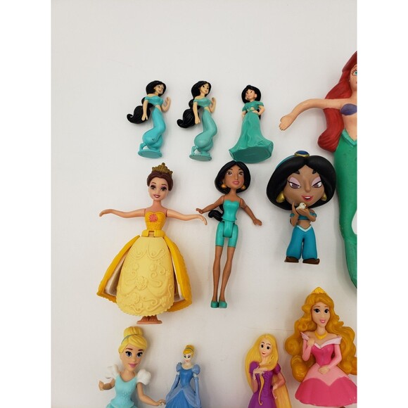 Lot Of 18 Disney Princess Figurines Different Styles Some Vintage Ariel Aurora - Picture 2 of 12